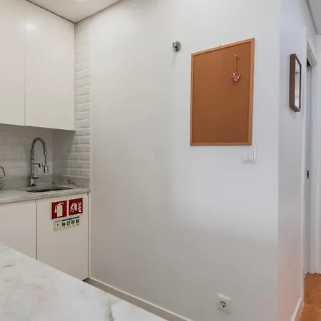 Daire Charming In Bairro Alto By Lovelystay Lisboa